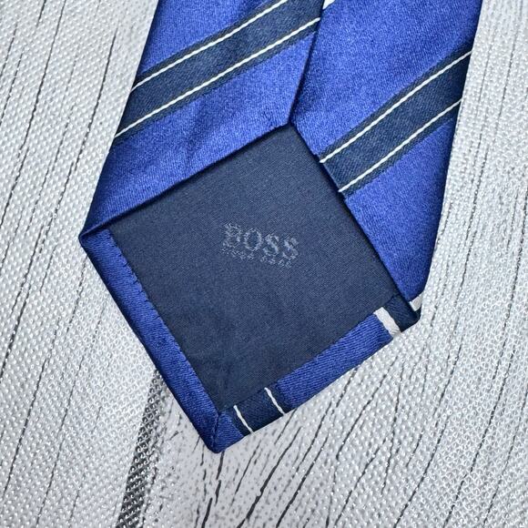 Hugo Boss Blue White Tonal Bias Slim Neck Tie 100% Silk - Picture 5 of 5